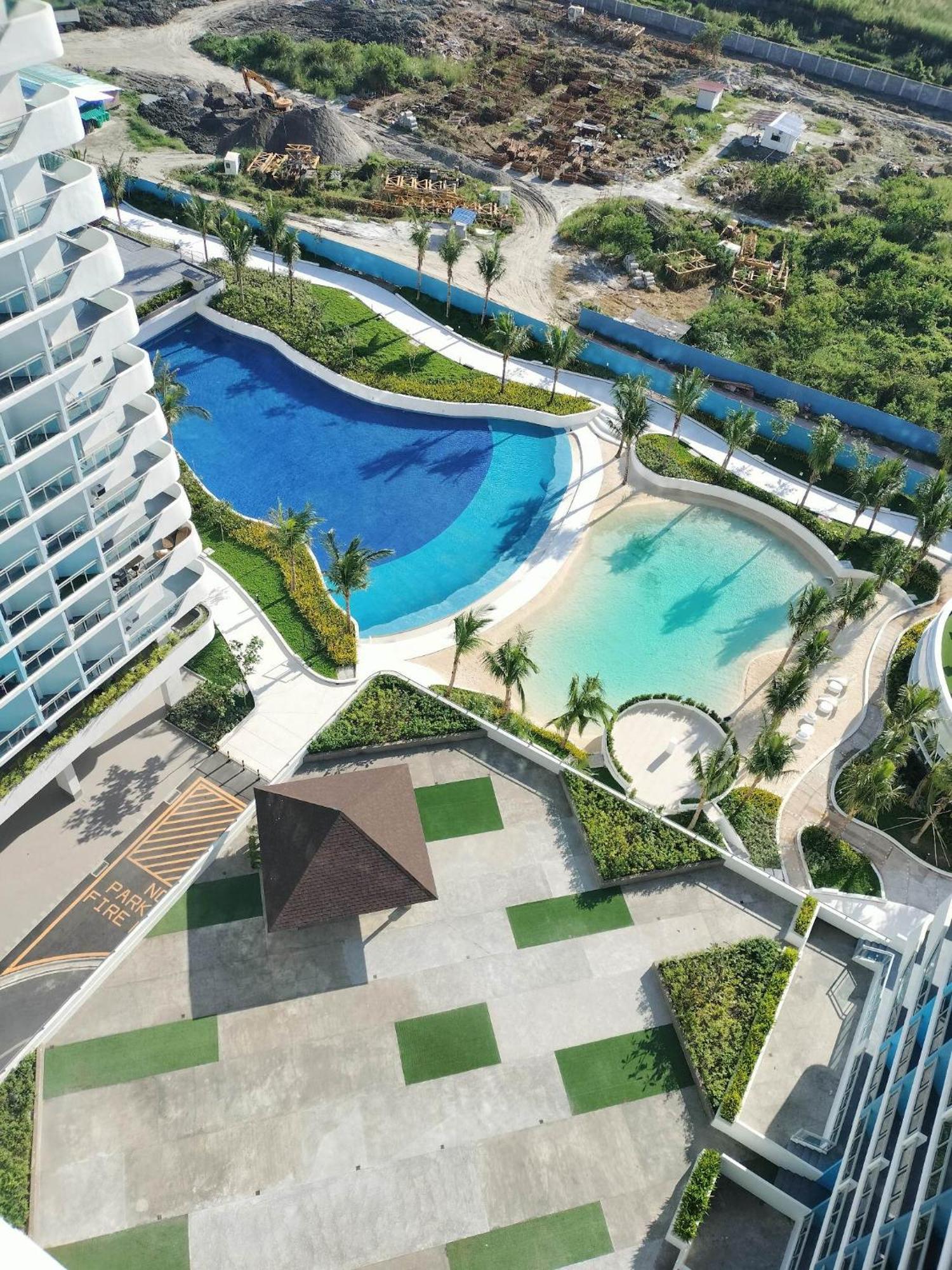 Azure North Studio Units Located In 17Th Floor And Above San Fernando  Εξωτερικό φωτογραφία